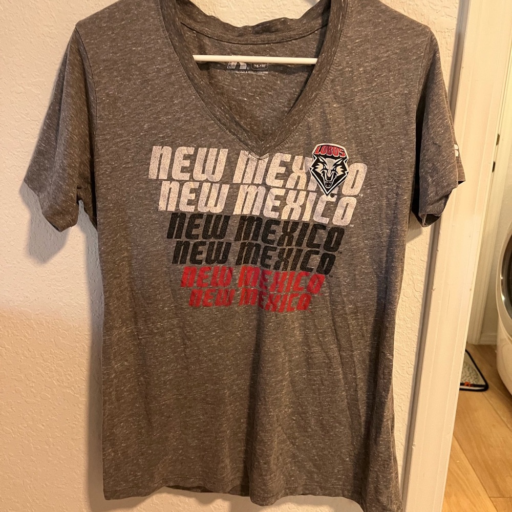 Gray New Mexico lobos V-Neck T-Shirt